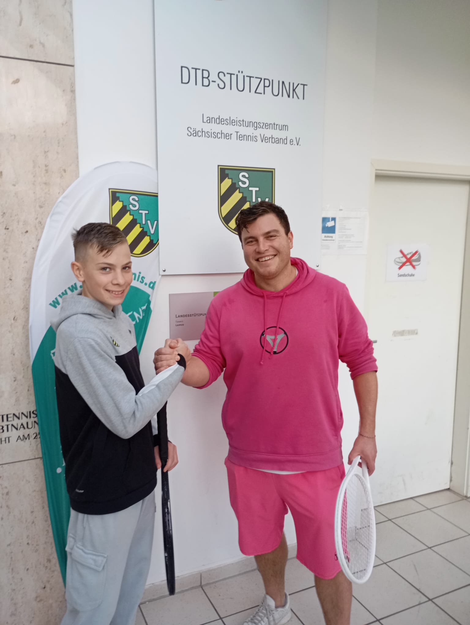 🎾 Besonderes Fitting am Tennis-Landesstützpunkt Leipzig – Willkommen, Valentin!
