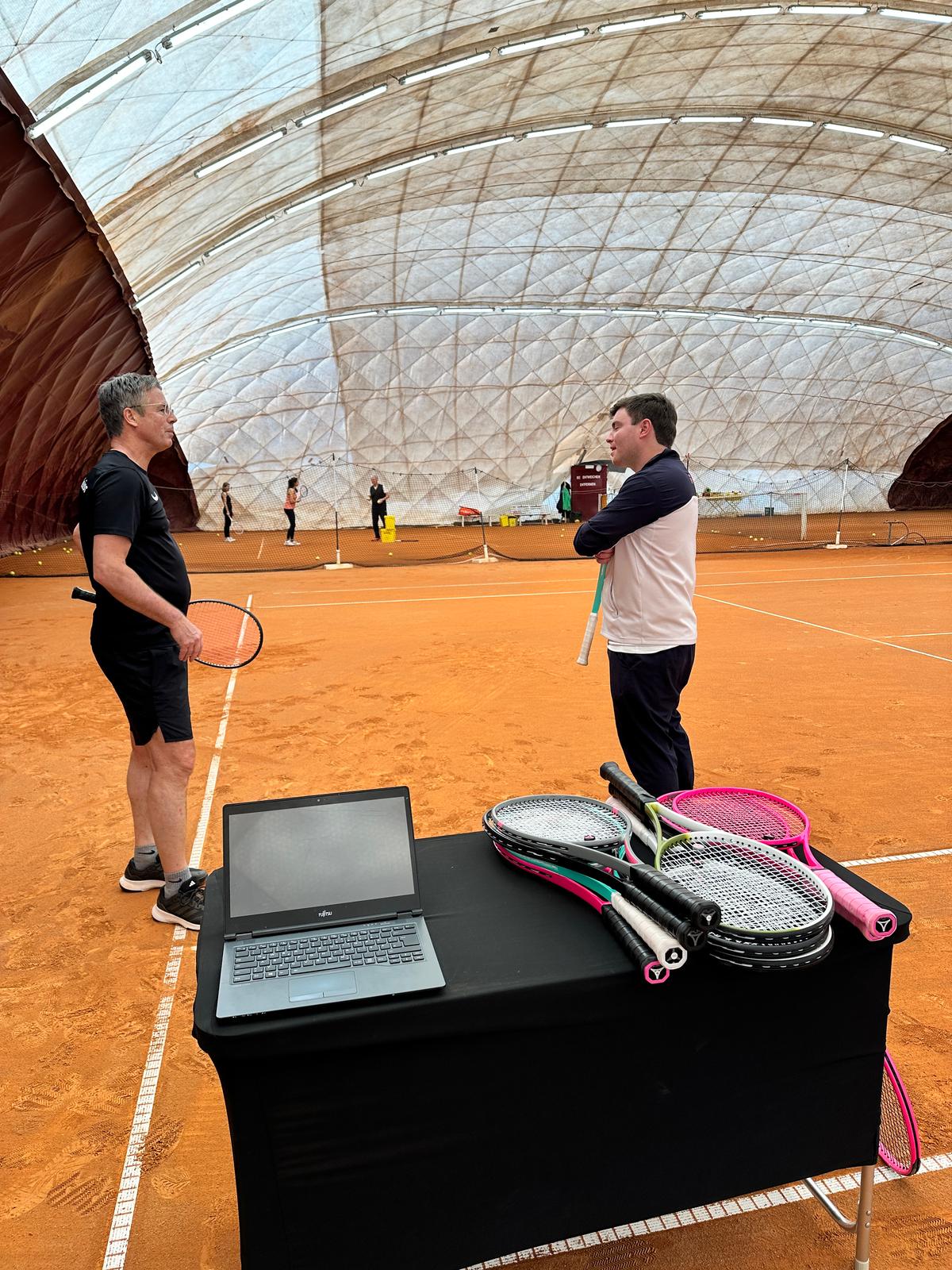 Adattamento personalizzato: la tua racchetta perfetta in una sola ora!