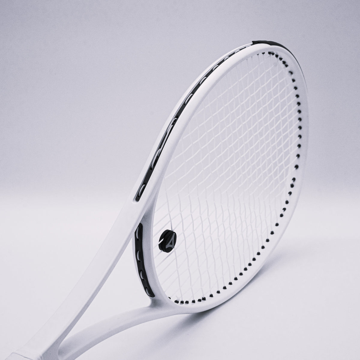 Tenisová raketa myRacket Pure – grip a rám zblízka