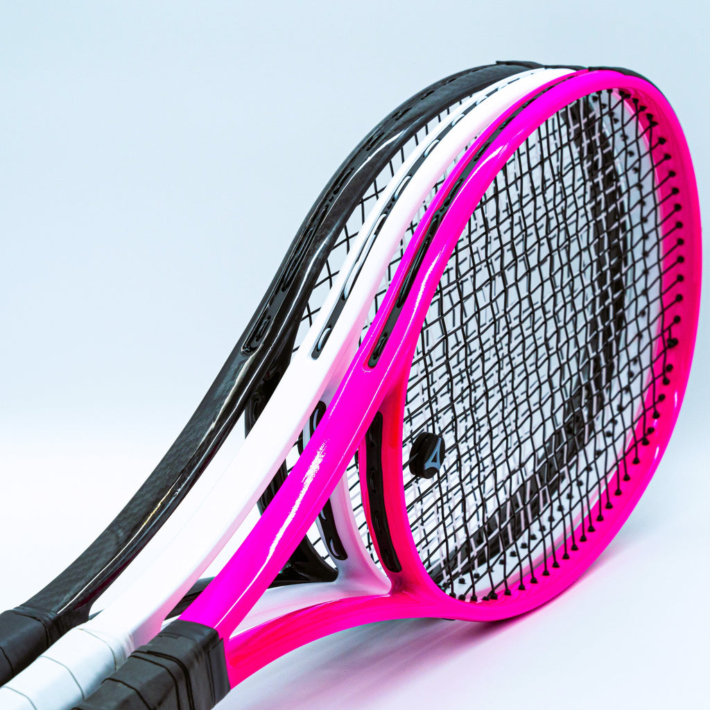 Tenisová raketa myRacket Pure – prémiová karbonová raketa pro turnajové hráče, pohled zepředu