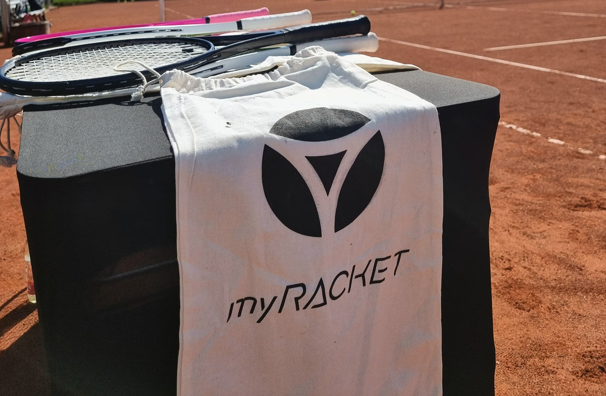 Látkové vrecko myRacket a testovacie rakety na Fitting stole pri Fittingdayi